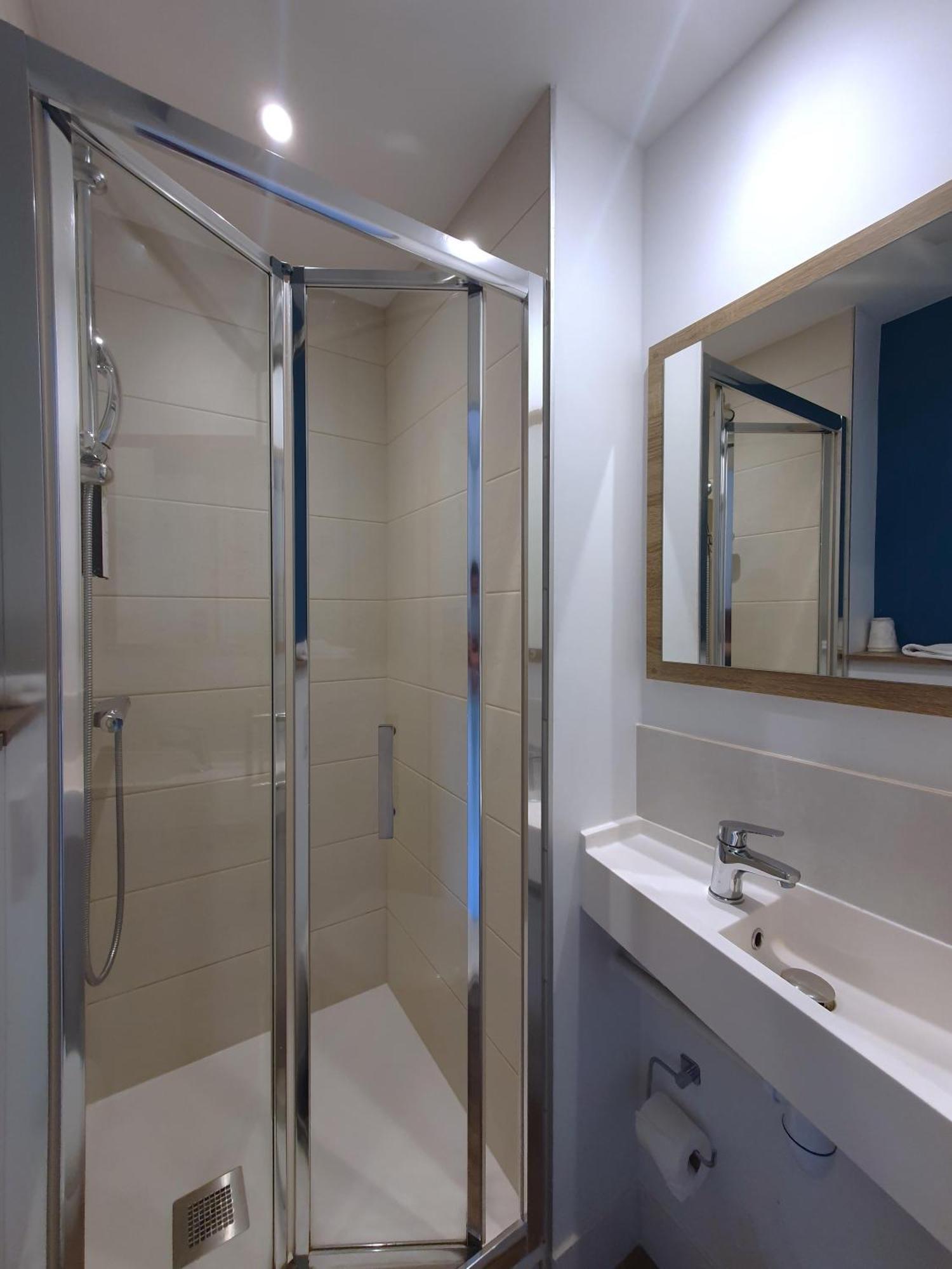 Kyriad Direct Toulon Ouest - La Seyne Sur Mer Exteriör bild