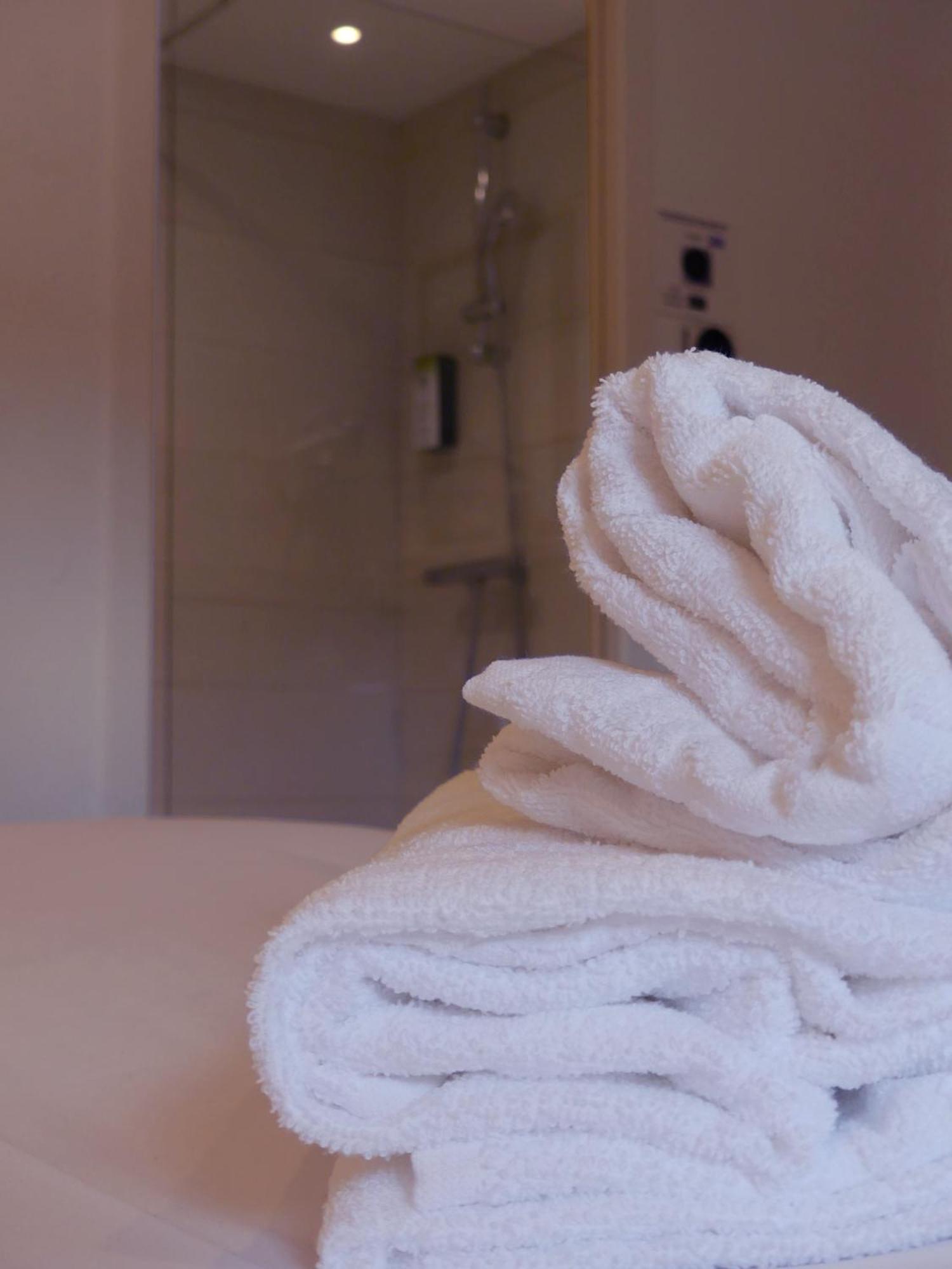 Kyriad Direct Toulon Ouest - La Seyne Sur Mer Exteriör bild